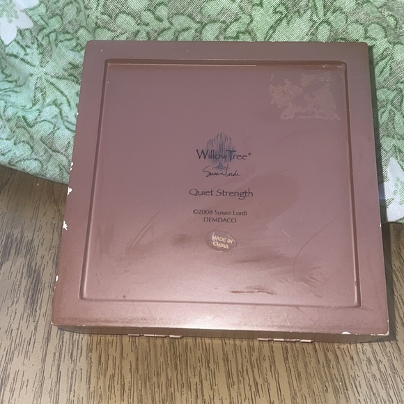 Willow Tree “Quiet Memories” collectible box - Picture 3 of 6